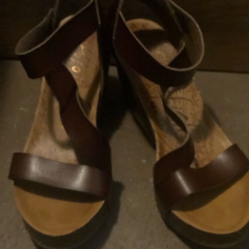 Blowfish brown wedge